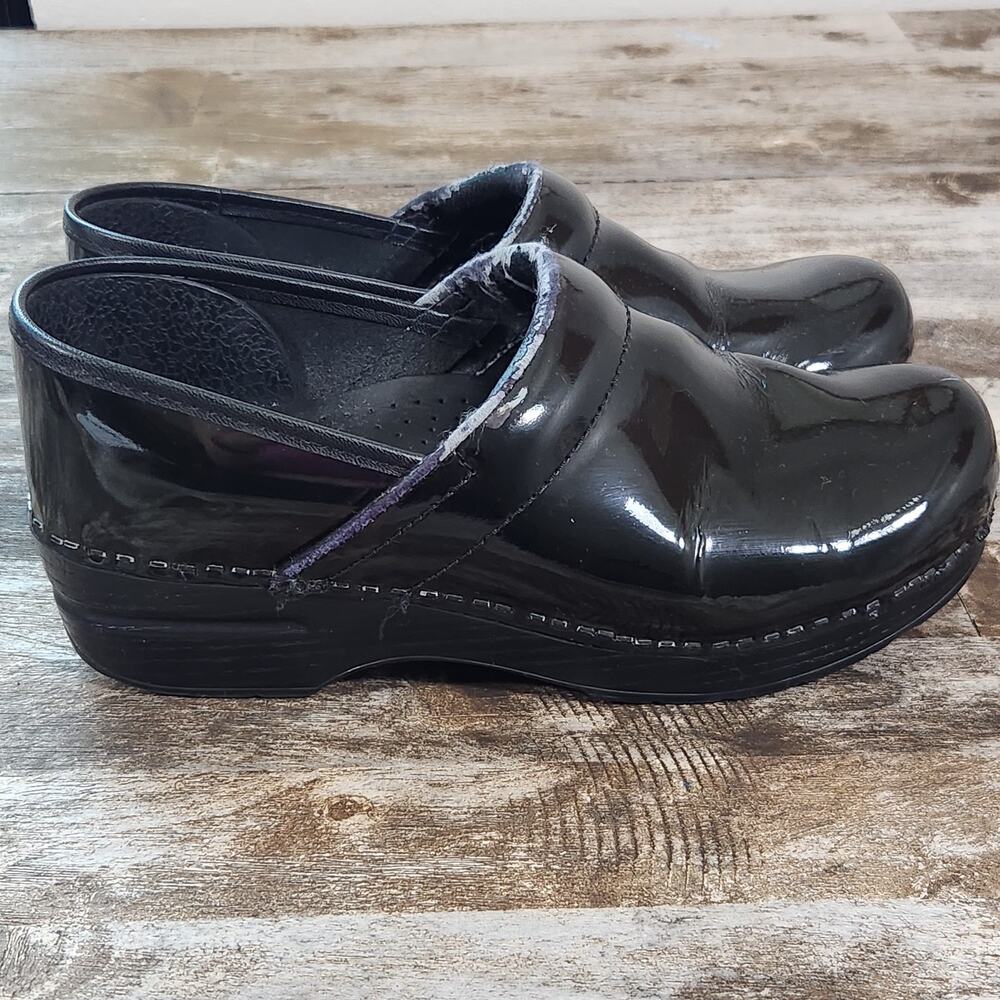Dansko Womens US 8.5 EU 39 Black Patent Leather Clogs Nursing Work Shoes